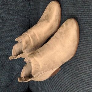 American Eagle Tan Booties 13W
